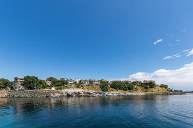 Ahtopol, Bulgaristan - 30 Haziran 2013: Ahtopol şehir, Burgaz bölge Liman Panoraması