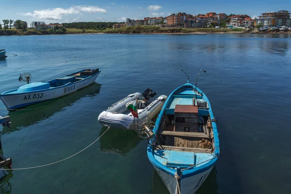 Ahtopol, Bulharsko - 30. června 2013: Panorama přístavu města Achtopol — Stock fotografie