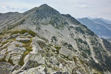 Bulutlar Kralev Dvor tepe, Pirin Dağı üzerinde yatay