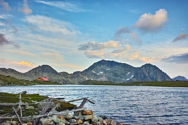 Amazing Sunset over Tevno Lake and Kamenitsa peak, Pirin mountain — Stock Photo, Image