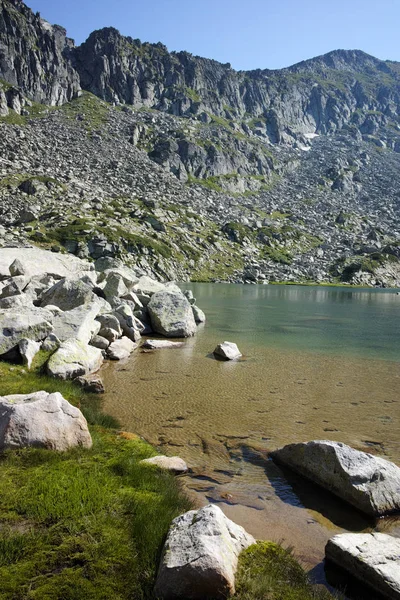 Vue imprenable sur le lac Argirovo, montagne Pirin , — Photo