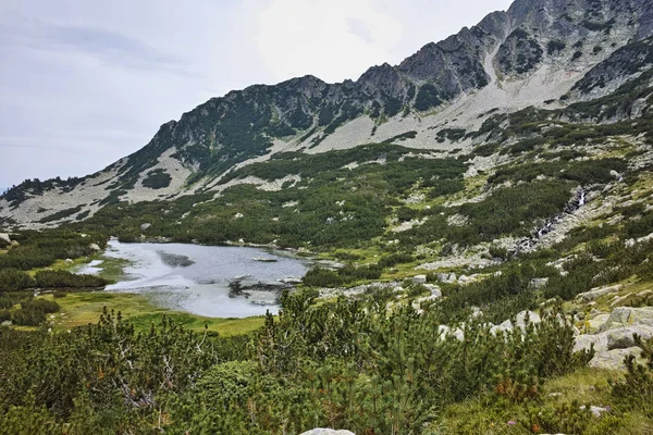 Úžasné Panorama s rybího jezera, pohoří Pirin — Stock fotografie