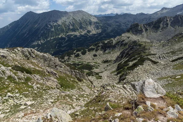 Increíble vista desde el paso Banderitsa, Montaña Pirin — Foto de Stock
