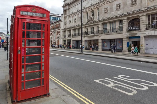 LONDRES, INGLÊS - JUNHO 16 2016: Piccadilly Circus, Cidade de Londres, Inglaterra — Fotografia de Stock