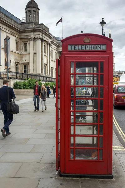 LONDRES, INGLÊS - JUNHO 16 2016: A Galeria Nacional na Trafalgar Square, Londres, Inglaterra — Fotografia de Stock