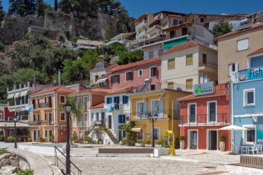 Parga, Yunanistan 17 Temmuz 2014: Muhteşem panoramik şehir Parga, Yunanistan