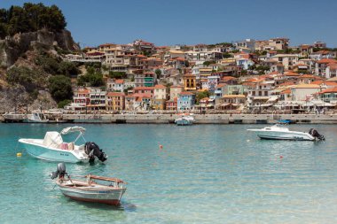 Parga şehir, Greeceparga, Yunanistan 17 Temmuz 2014 panoramik şaşırtıcı: Parga, Yunanistan'ın şehrin muhteşem panoramik görünüm