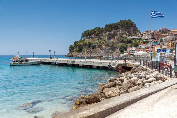 Vista panorâmica incrível da cidade de Parga, GreecePARGA, GRÉCIA JULHO 17, 2014: Vista panorâmica incrível da cidade de Parga, Grécia — Fotografia de Stock