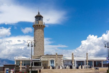 Patras, Yunanistan 28 Mayıs 2015: Patras yılında deniz feneri görünümünü şaşırtıcı