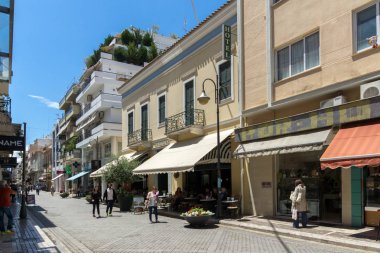 Patras, Yunanistan 28 Mayıs 2015: Patras tipik sokakta