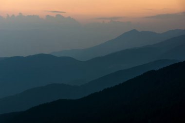 Nothen bölümü Sinanitsa peak yakınındaki Pirin Dağı'nın muhteşem gün batımı