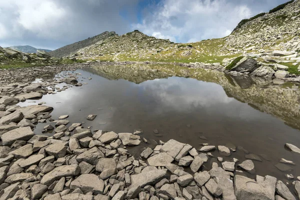 Niesamowity krajobraz górnej Spanopolsko jeziora, góry Pirin — Zdjęcie stockowe
