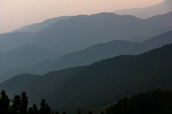 Erstaunlicher Sonnenuntergang des nothen Teils des Pirin-Berges in der Nähe des Sinanitsa-Gipfels — Stockfoto