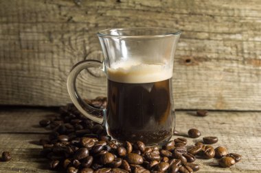 Kupası ve kahve tanesi