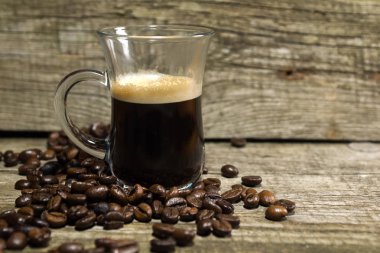 Kupası ve kahve tanesi