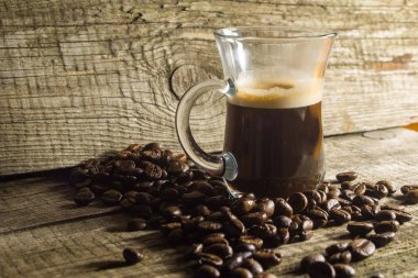 Kupası ve kahve tanesi