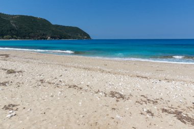 Panoramik Agios Ioanis Beach mavi suları, Lefkada
