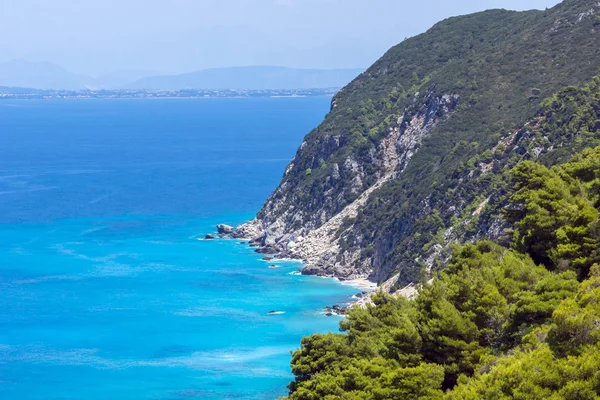 Widok panoramiczny Kokkinos Vrachos Beach z błękitnych wód, Lefkada — Zdjęcie stockowe