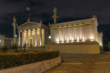 Gece manzarasına Academy of Athens, Attika