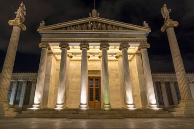 Gece manzarasına Academy of Athens