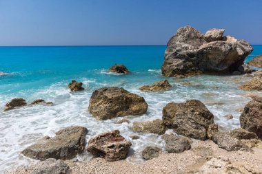 Muhteşem manzara mavi suların Megali Petra Beach, Lefkada