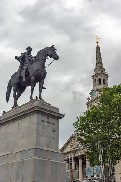LONDRES, INGLATERRA - 16 DE JUNIO DE 2016: Trafalgar Square, City of London — Foto de Stock