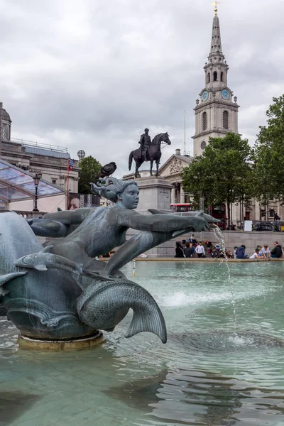 LONDRES, INGLATERRA - 16 DE JUNIO DE 2016: Trafalgar Square, City of London — Foto de Stock