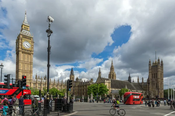 LONDRES, INGLATERRA - 16 JUNIO 2016: Casas del Parlamento, Westminster Palace, Londres, Inglaterra — Foto de Stock