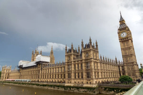 London, England - 16. Juni 2016: Parlamentsgebäude, Westminster Palace — Stockfoto