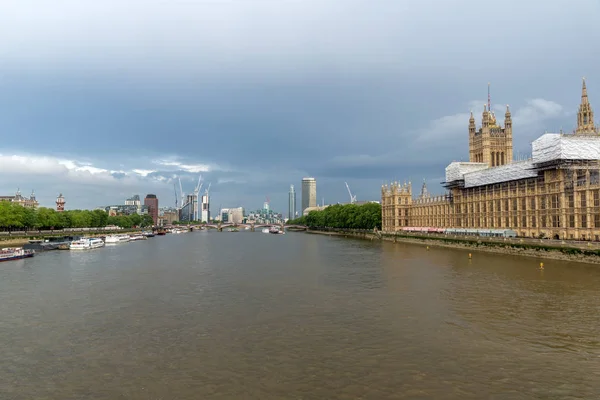 LONDRES, ANGLETERRE - 16 JUIN 2016 : Chambres du Parlement, Palais de Westminster — Photo