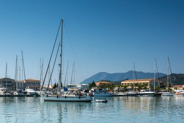 Lefkada Stadt, Griechenland 17. Juli 2014: Yachthafen in Lefkada Stadt — Stockfoto