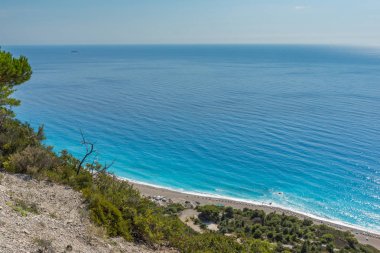 Deniz manzarası Gialos Beach, Lefkada, İyonya Adaları mavi suların