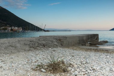 Vasiliki Köyü, Lefkada, İyonya Adaları sahilde muhteşem günbatımı