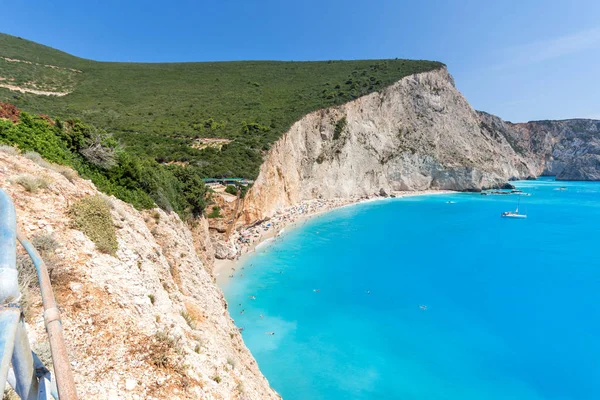 Erstaunliche meerlandschaft mit blauem wasser von porto katsiki strand, lefkada, ionischen inseln — Stockfoto