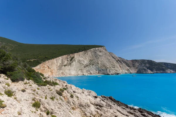 Erstaunliche meerlandschaft mit blauem wasser von porto katsiki strand, lefkada, ionischen inseln — Stockfoto