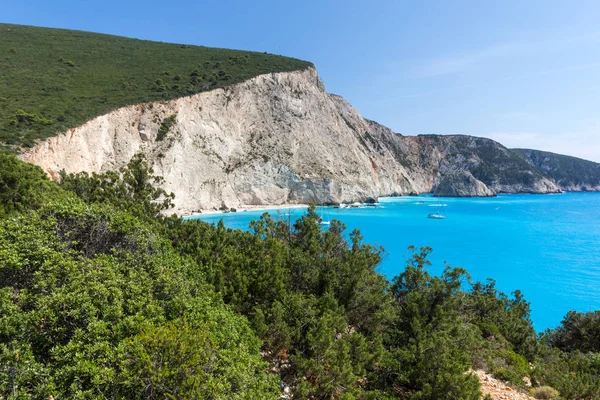 Erstaunliche meerlandschaft mit blauem wasser von porto katsiki strand, lefkada, ionischen inseln — Stockfoto