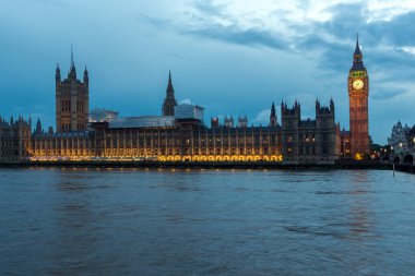 Londra, İngiltere - 16 Haziran 2016: Houses of Parliament ile Big Ben Westminster Bridge, Londra, İngiltere