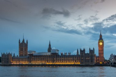 Londra, İngiltere - 16 Haziran 2016: Houses of Parliament ile Big Ben Westminster Bridge, Londra, İngiltere