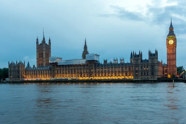 London, england - 16. juni 2016: häuser des parlaments mit großem ben von der Westminster bridge, london, england, — Stockfoto