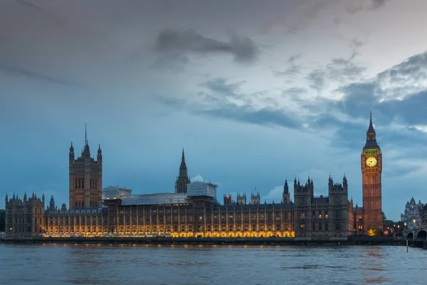 London, england - 16. juni 2016: häuser des parlaments mit großem ben von der Westminster bridge, london, england — Stockfoto