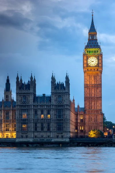 London, england - 16. juni 2016: häuser des parlaments mit großem ben von der Westminster bridge, london, england — Stockfoto