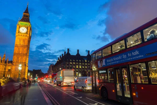 London, england - 16. juni 2016: nachtfoto von parlamentshäusern mit großem ben von der Westminster bridge, london, england — Stockfoto