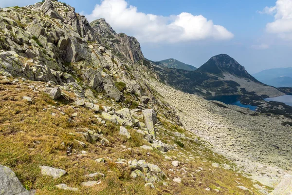 Fantastiska panorama till Gergiyski sjöar, Pirin berget — Stockfoto