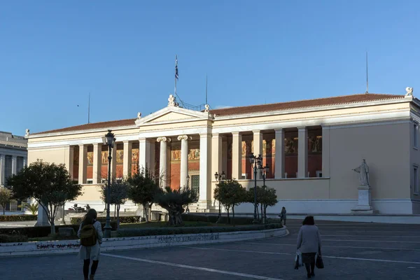 ATENAS, GRECIA - 19 DE ENERO DE 2017: Vista del atardecer de la Universidad de Atenas —  Fotos de Stock