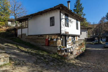 Bozhentsi, Bulgaristan-Ekim 29 2016: Bozhentsi köyü sonbahar görünümü, Bulgaristan