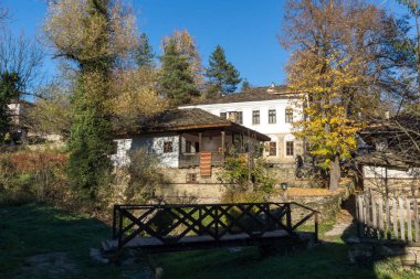 Bozhentsi, Bulgaristan-Ekim 29 2016: Bozhentsi köyü sonbahar görünümü, Bulgaristan