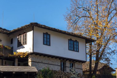 Bozhentsi, Bulgaristan-Ekim 29 2016: Bozhentsi köyü sonbahar görünümü, Bulgaristan
