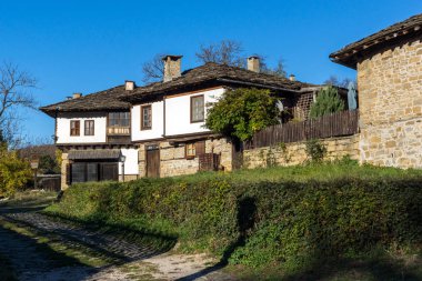 Bozhentsi, Bulgaristan-Ekim 29 2016: Bozhentsi köyü sonbahar görünümü, Bulgaristan