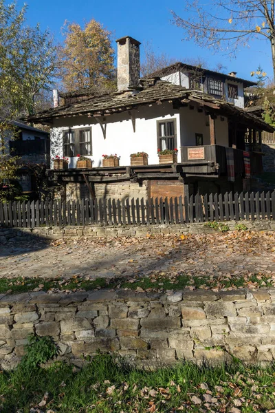 家屋, ブルガリア-10 月 29 2016: 家屋の村の秋の眺め, ブルガリア — ストック写真