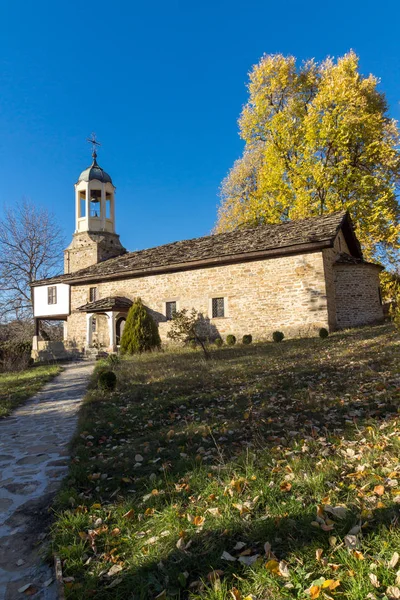 BOZHENTSI, BULGARIA - 29 OTTOBRE 2016: Chiesa di San Profeta Elia nel villaggio di Bozhentsi, Bulgaria — Foto Stock